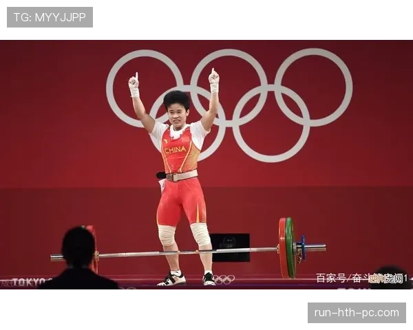 侯志慧赛前啃鸡腿，领奖台指甲油都没干