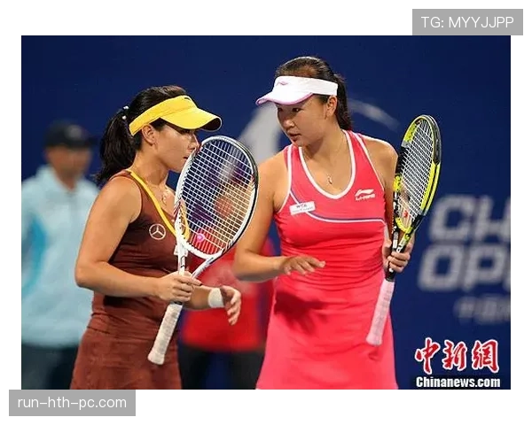 刷到彭帅的生活照，一条裤子直接比我半年工资值钱