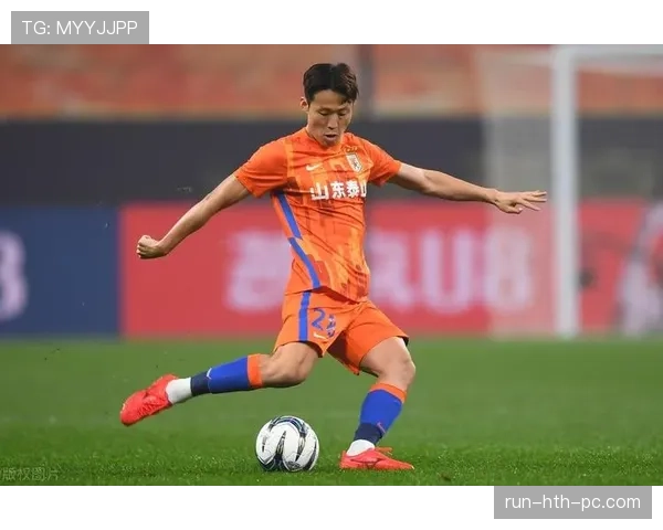 孙准浩在韩国喝个咖啡都要被球迷围住要签名，这待遇快赶上顶流爱豆了